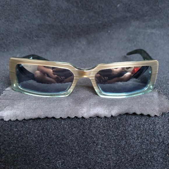 Authentic CHANEL Quilted Arm Gradient Sunglasses - Picture 2 of 8